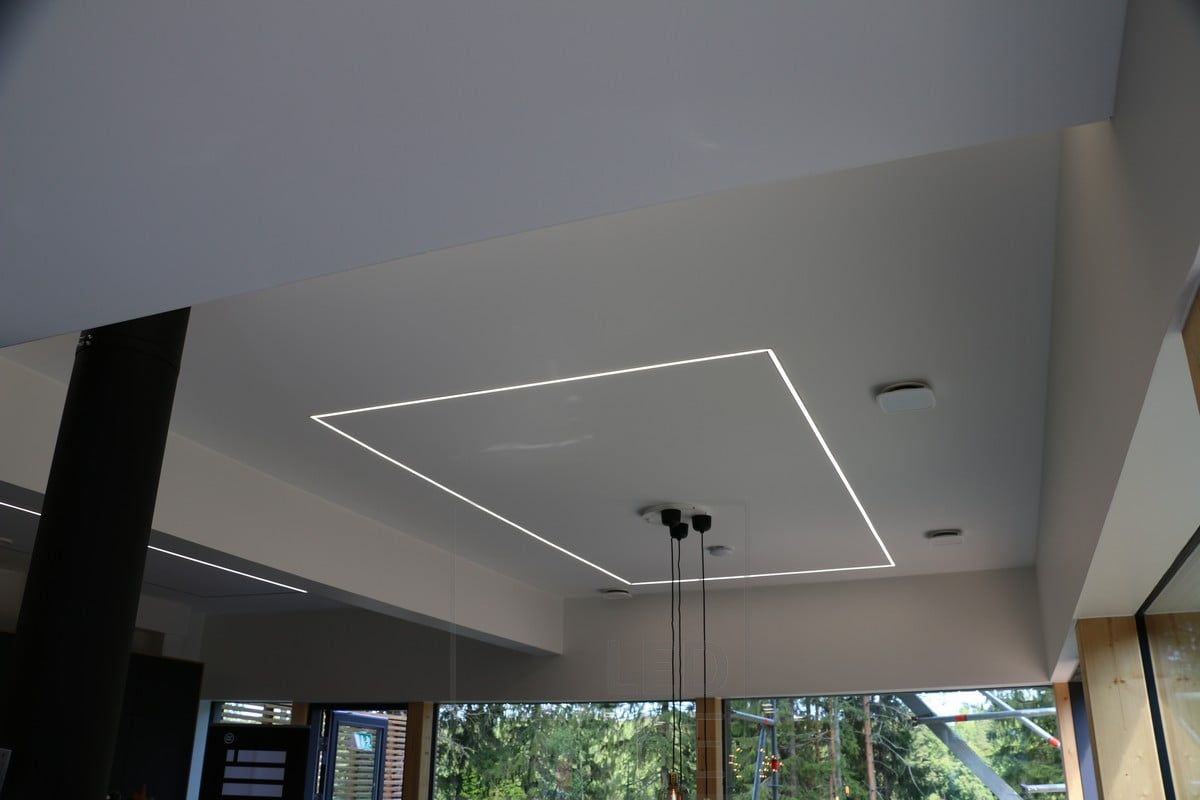 Led ribbon in a narrow flush-mounted profile circulating around the space, creating general lighting. The Uppo profile allows for different shapes to be created on the ceiling.